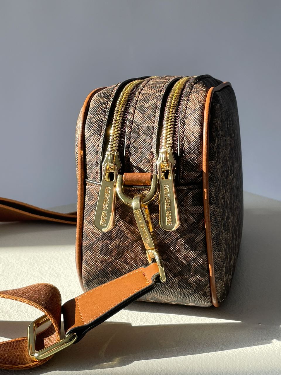 Michael Kors Camera Bag Brown - 20