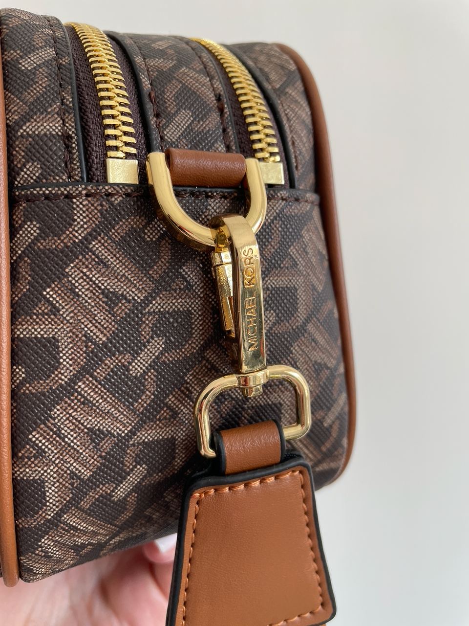 Michael Kors Camera Bag Brown - 23