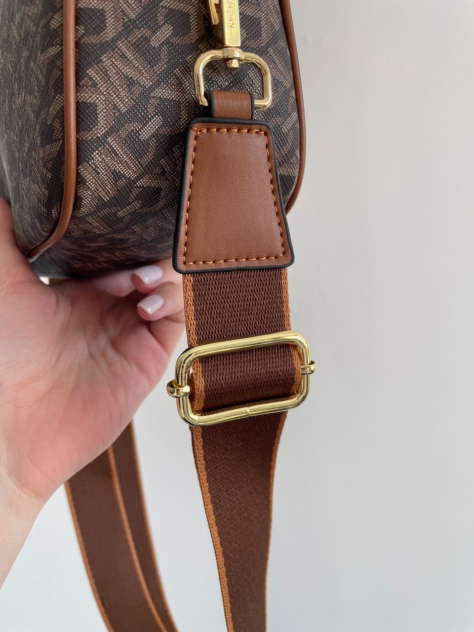 Michael Kors Camera Bag Brown - 24