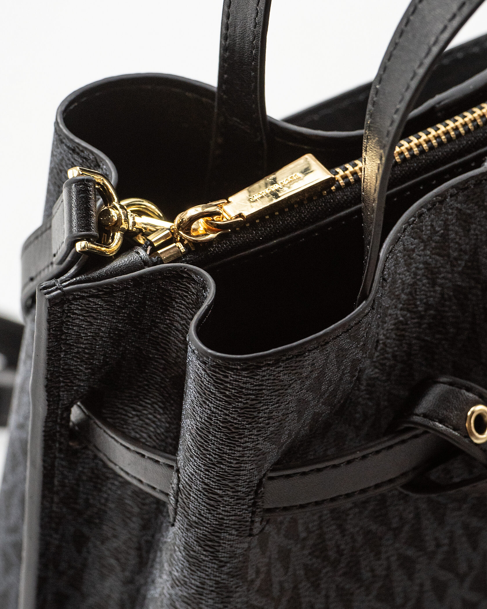 Michael Kors Emilia Small Signature - 11