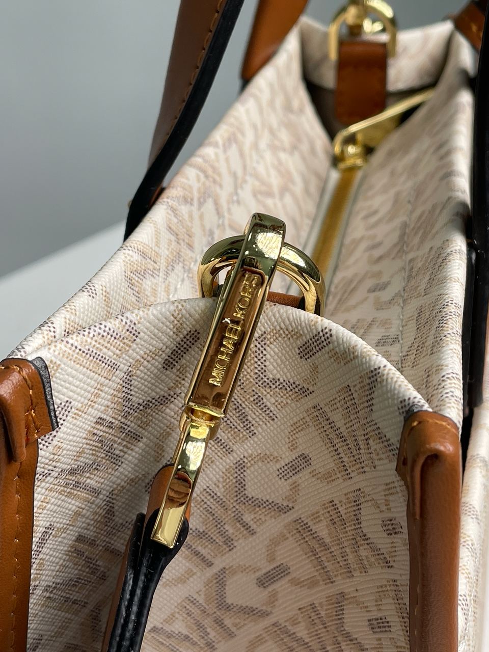 Michael Kors GIGI LG Grab Tote Ivory - 22