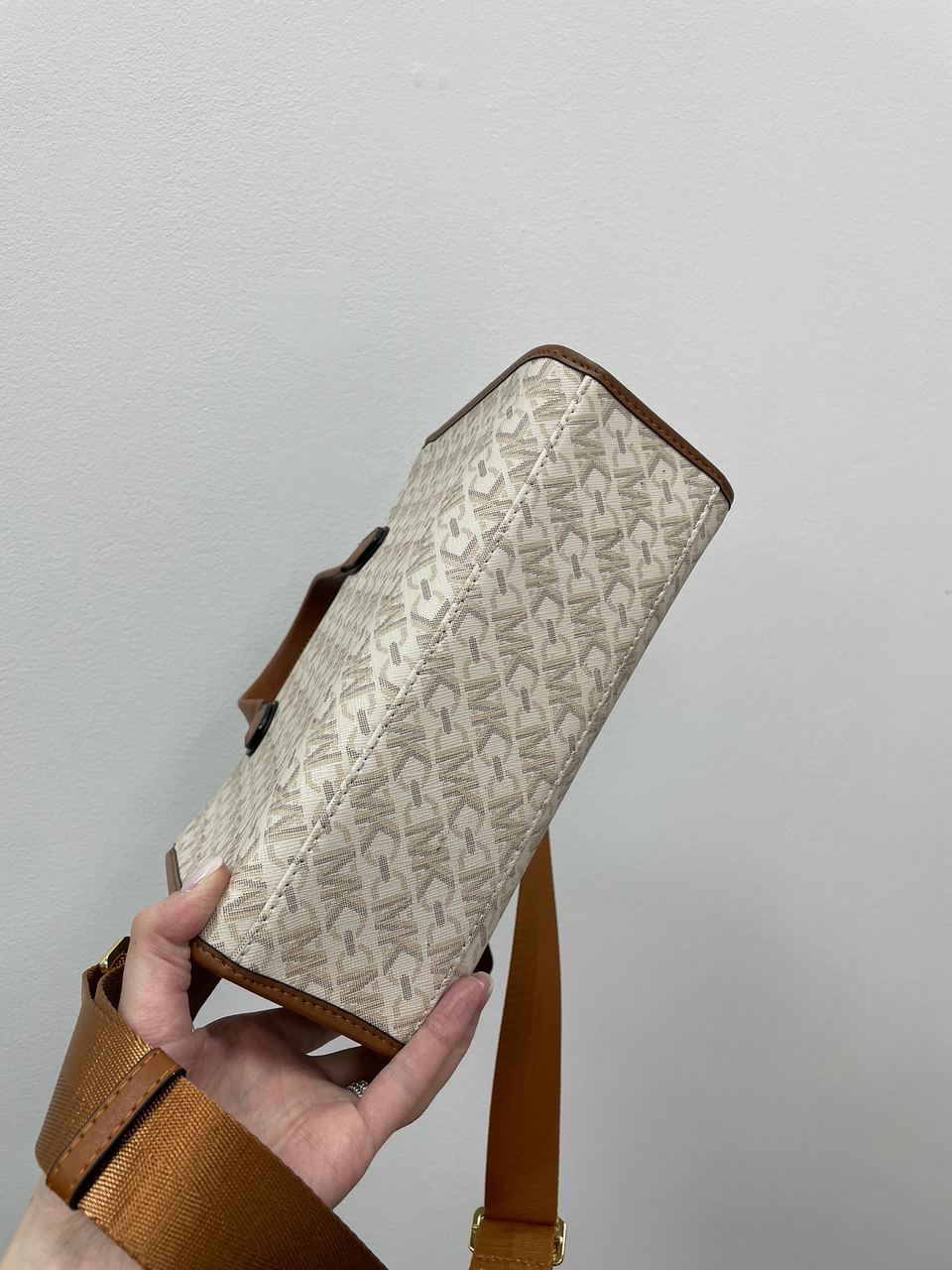 Michael Kors GIGI LG Grab Tote Ivory - 27