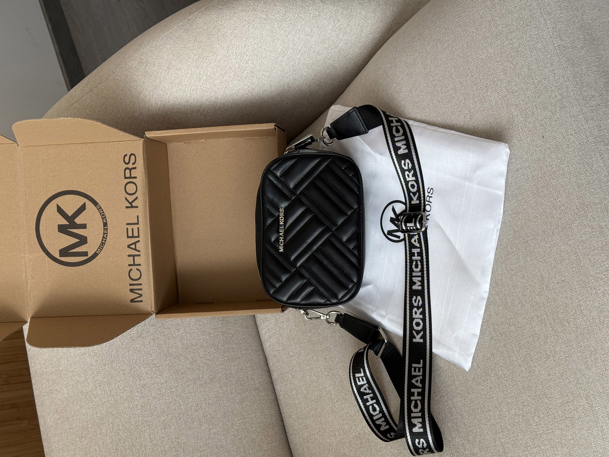 Michael Kors Jet Set Charm Small Quilted Camera Crossbody Bag B - 9