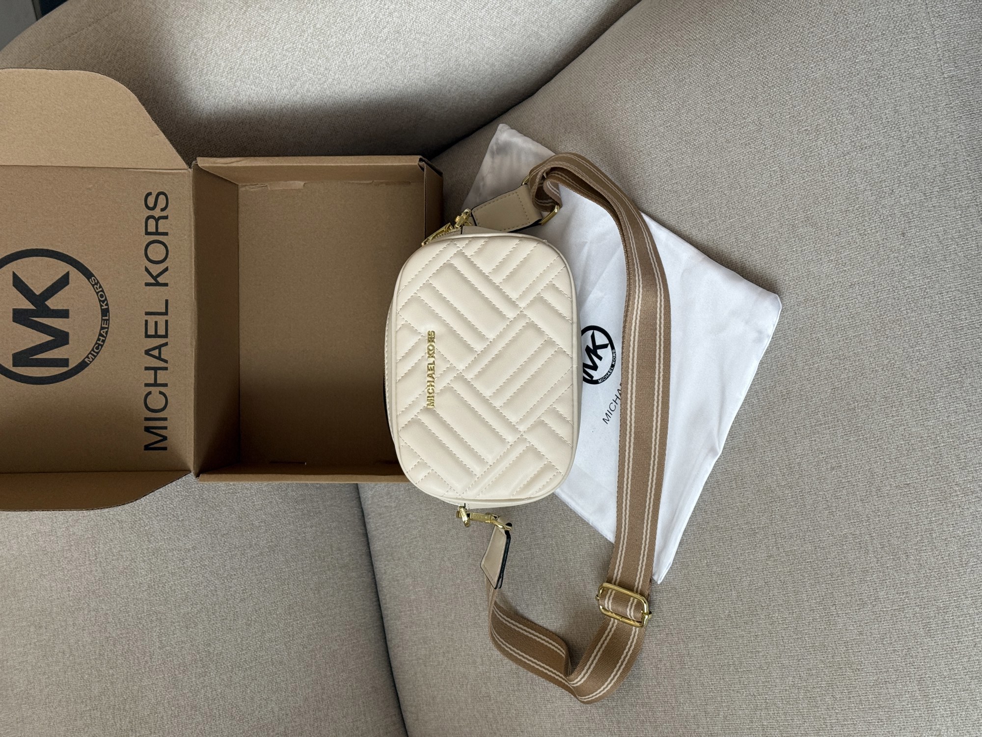 Michael Kors Jet Set Charm Small Quilted Camera Crossbody Bag C - 9