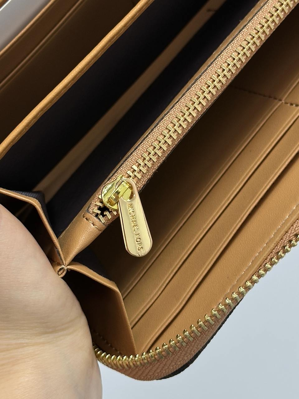 Michael Kors Large Wallet Zip Brown - 13