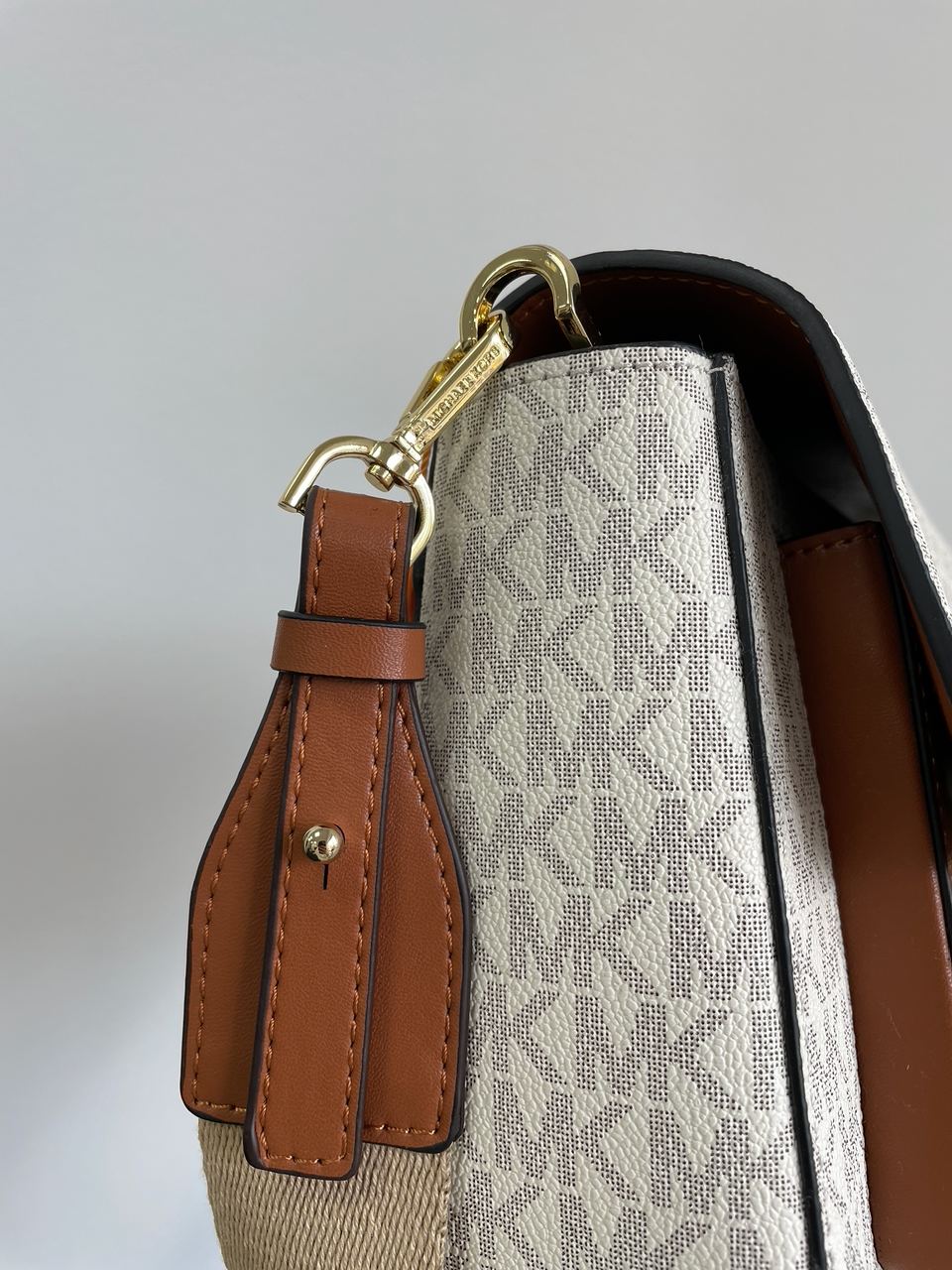 Michael Kors Sloan Editor Medium Bag Cream - 16