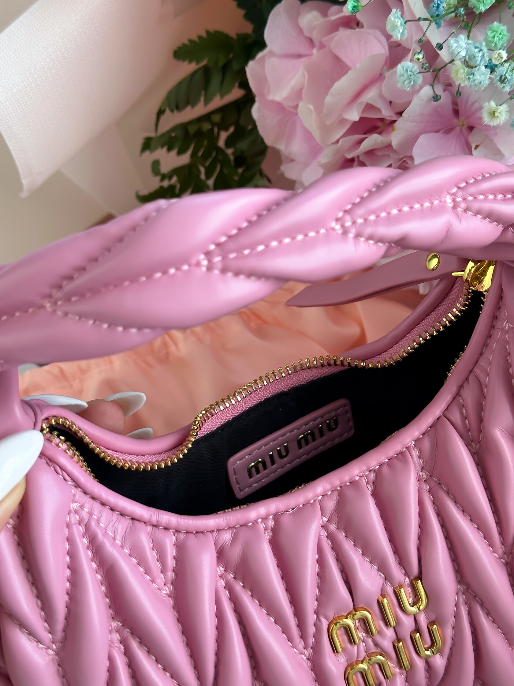 Miu Miu Wander Matelassé Mini Hobo Bag Pink - 4