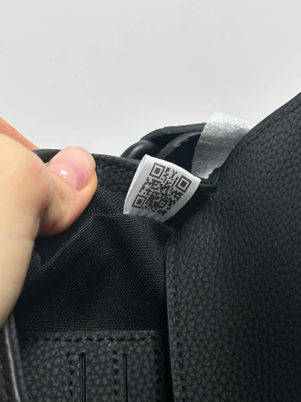 Montblanc Compact Envelope with M Lock 4810 Buckle Black - 14