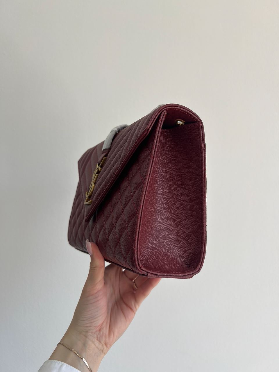 Saint Laurent Envelope Medium In Quilted Grain De Poudre Embossed Leather Burgundy - 4