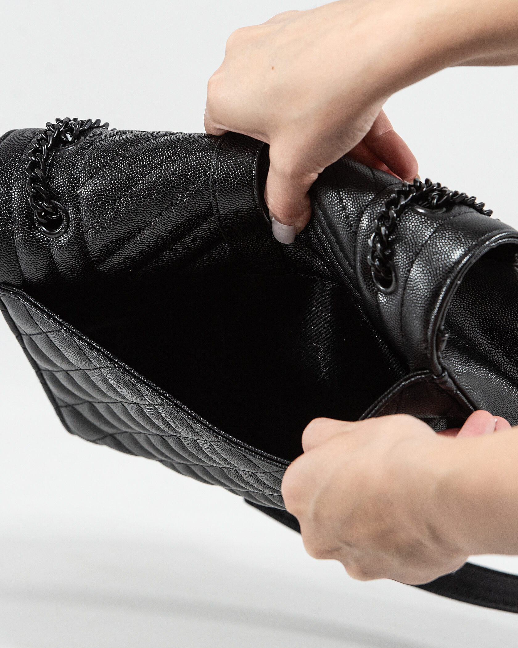 Saint Laurent Envelope Medium In Quilted Leather Black - 13