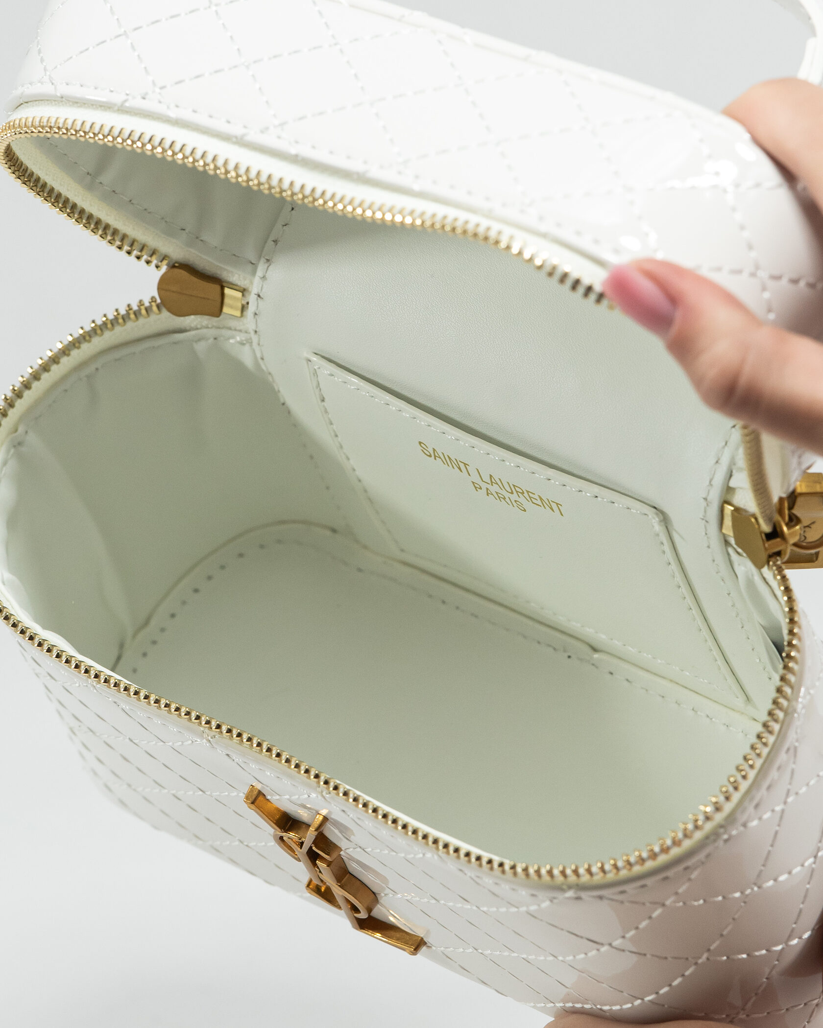 Saint Laurent Gaby Vanity Lacquered Leather Shoulder Bag White - 12