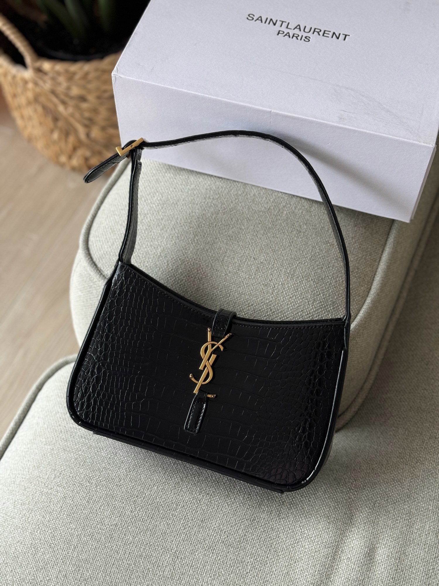 Saint Laurent Hobo Le 5 A 7 in Crocodile-Embossed Shiny Leather - 13