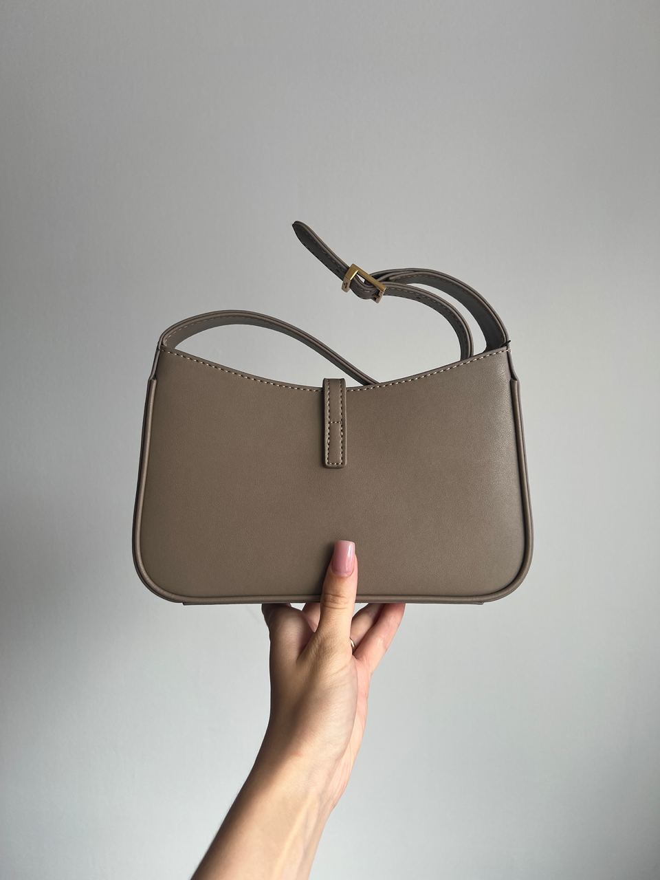 Saint Laurent Hobo Le 5 A 7 Leather Shoulder Bag in Beige/Gold - 3