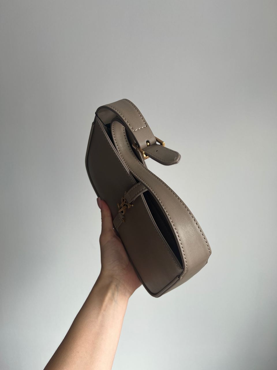 Saint Laurent Hobo Le 5 A 7 Leather Shoulder Bag in Beige/Gold - 6