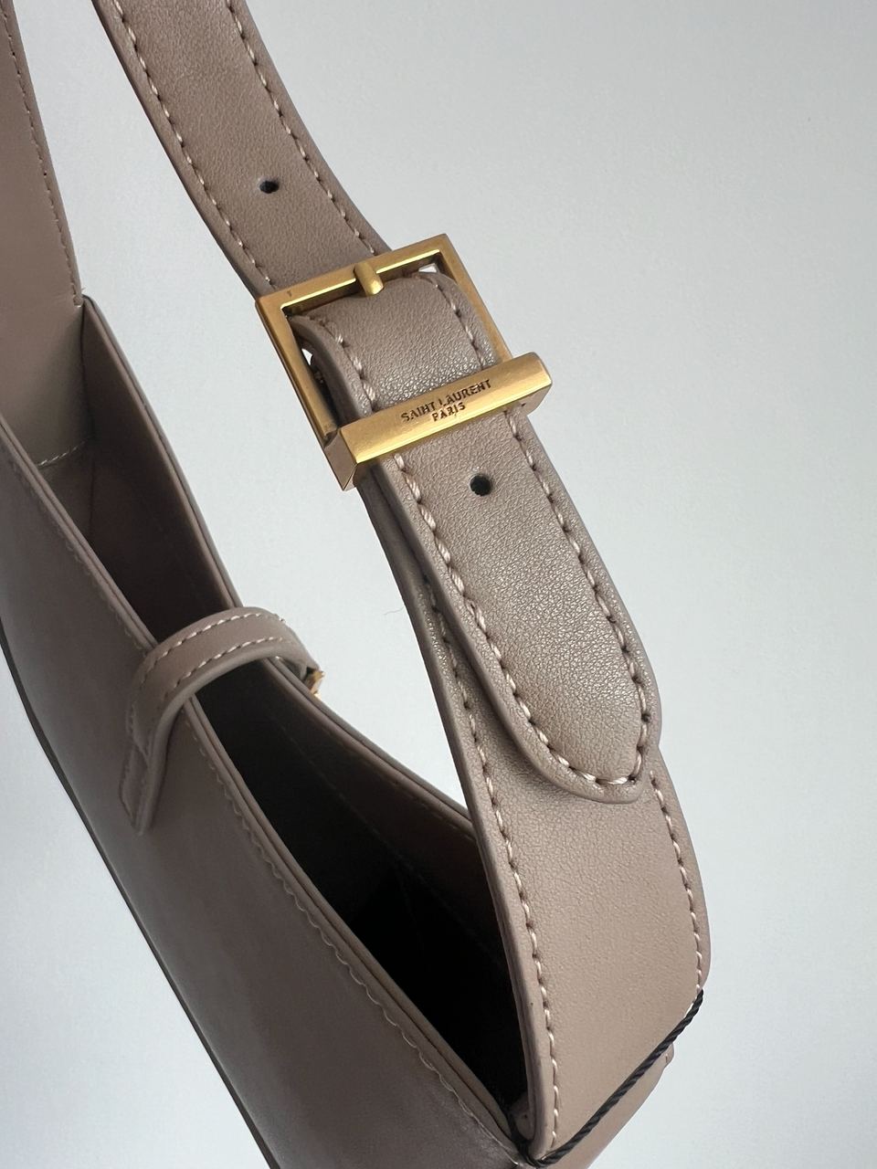 Saint Laurent Hobo Le 5 A 7 Leather Shoulder Bag in Beige/Gold - 7