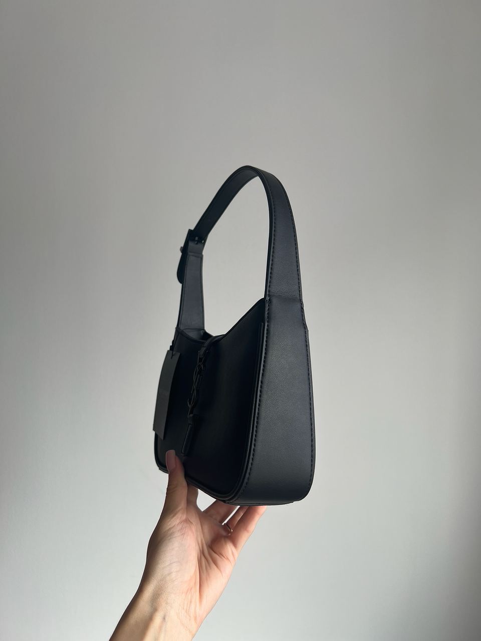 Saint Laurent Hobo Le 5 A 7 Leather Shoulder Bag in Black/Black - 5