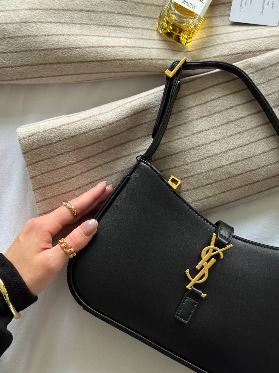 Saint Laurent Hobo Le 5 A 7 Leather Shoulder Bag in Black/Gold - 4