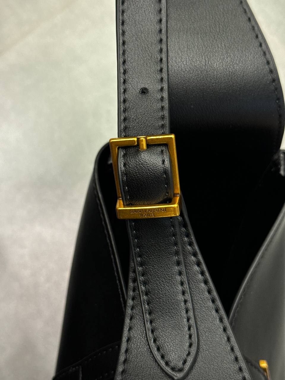 Saint Laurent Le 5 à 7 Hobo Bag In Black - 7