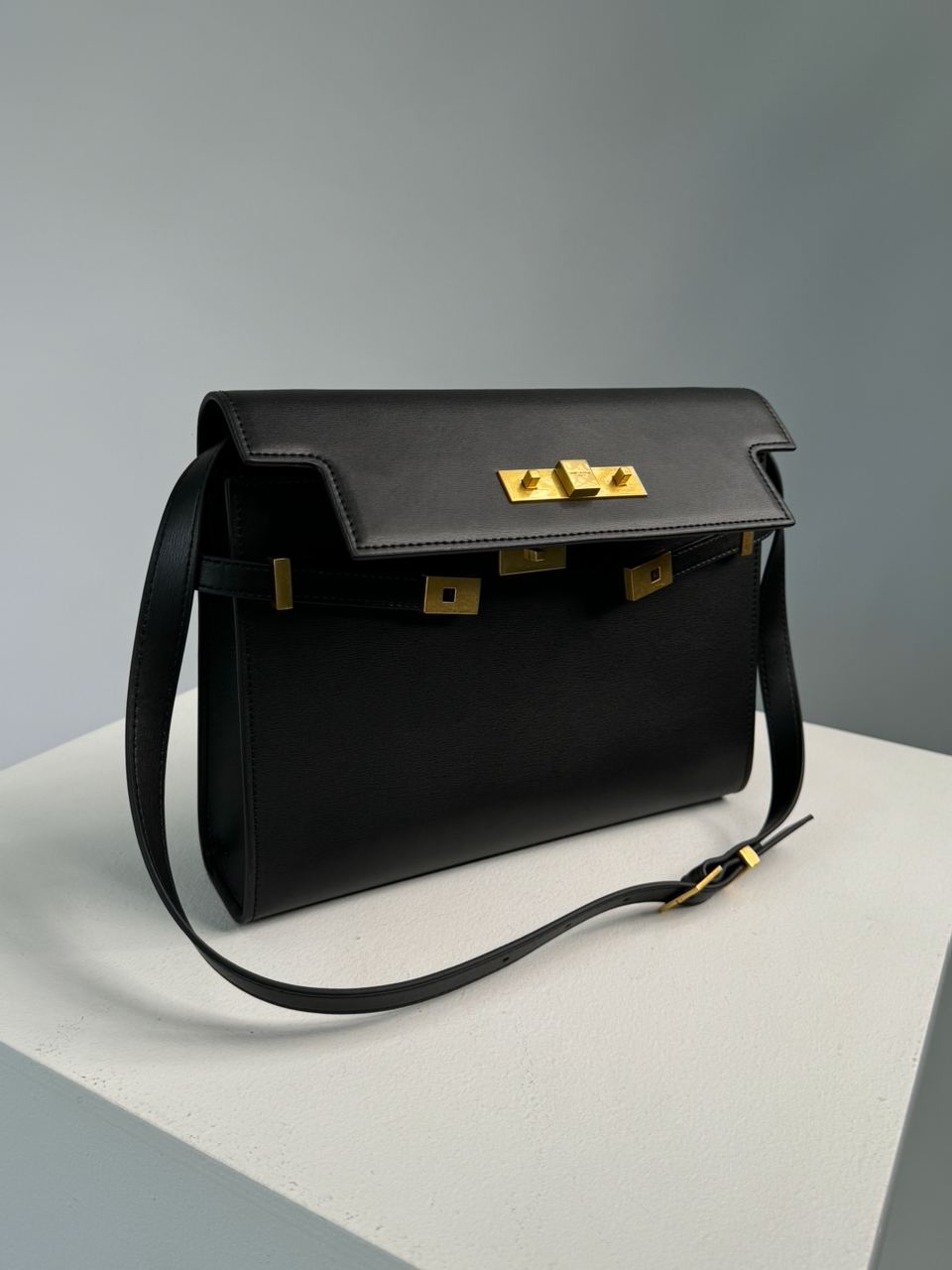 Saint Laurent Manhattan Large Leather Shoulder Bag Black - 22