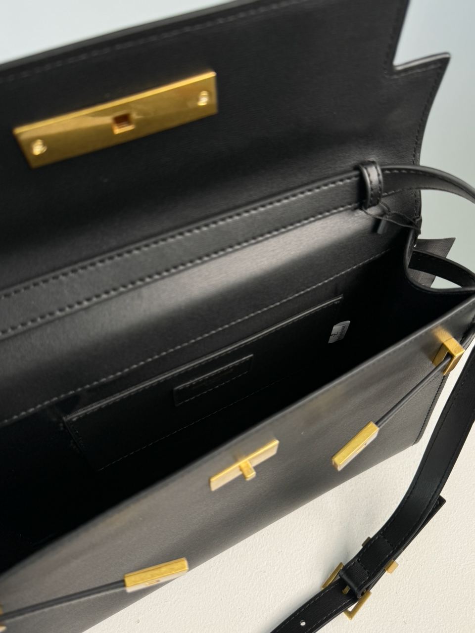 Saint Laurent Manhattan Large Leather Shoulder Bag Black - 25