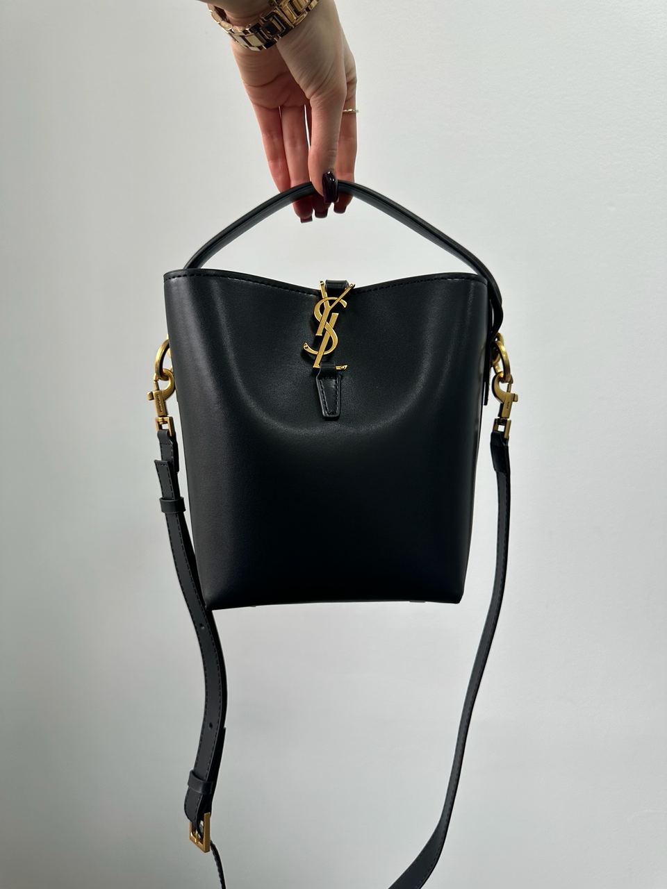 Saint Laurent Medium Le 37 Shiny Leather Bucket Bag Black - 5