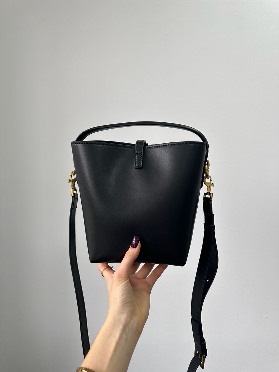 Saint Laurent Medium Le 37 Shiny Leather Bucket Bag Black - 7