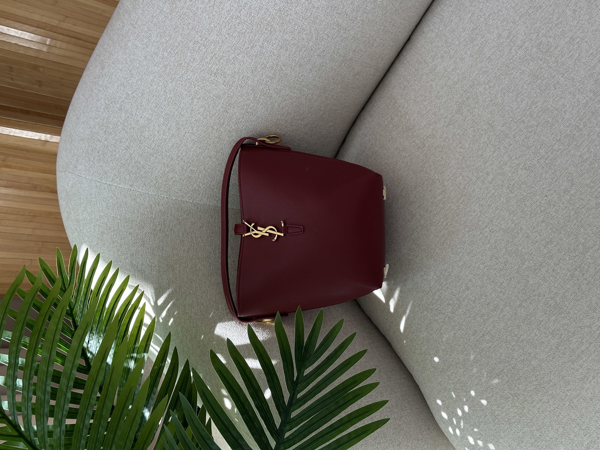 Saint Laurent Medium Le 37 Shiny Leather Bucket Bag Burgundy - 13