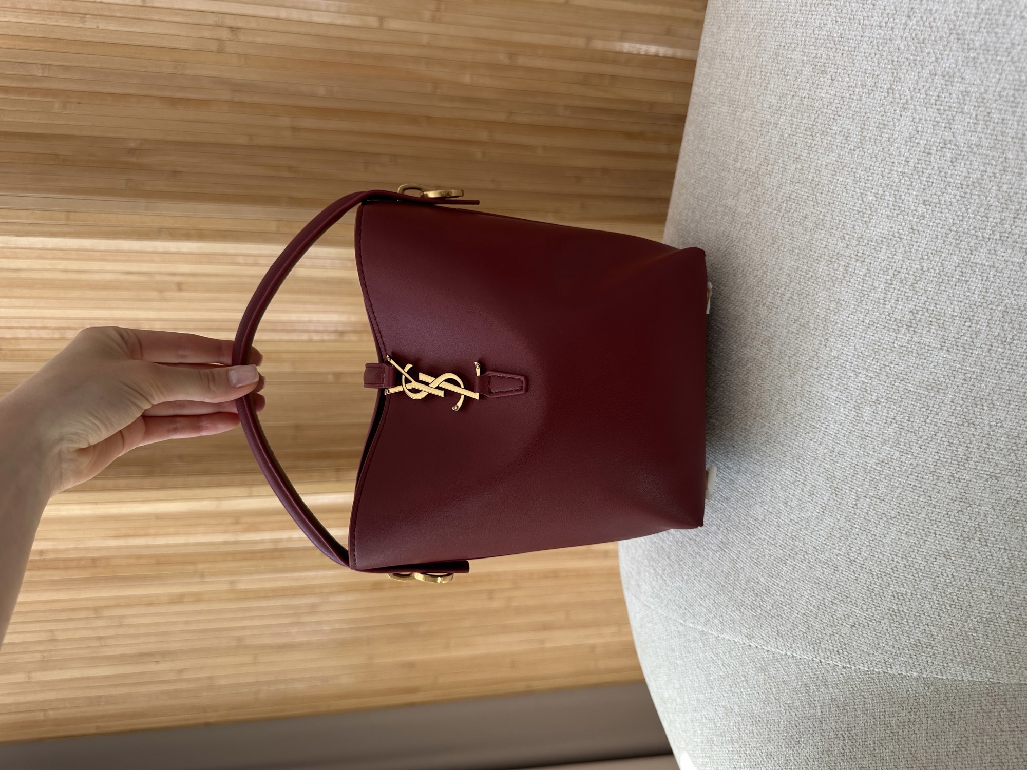 Saint Laurent Medium Le 37 Shiny Leather Bucket Bag Burgundy - 14