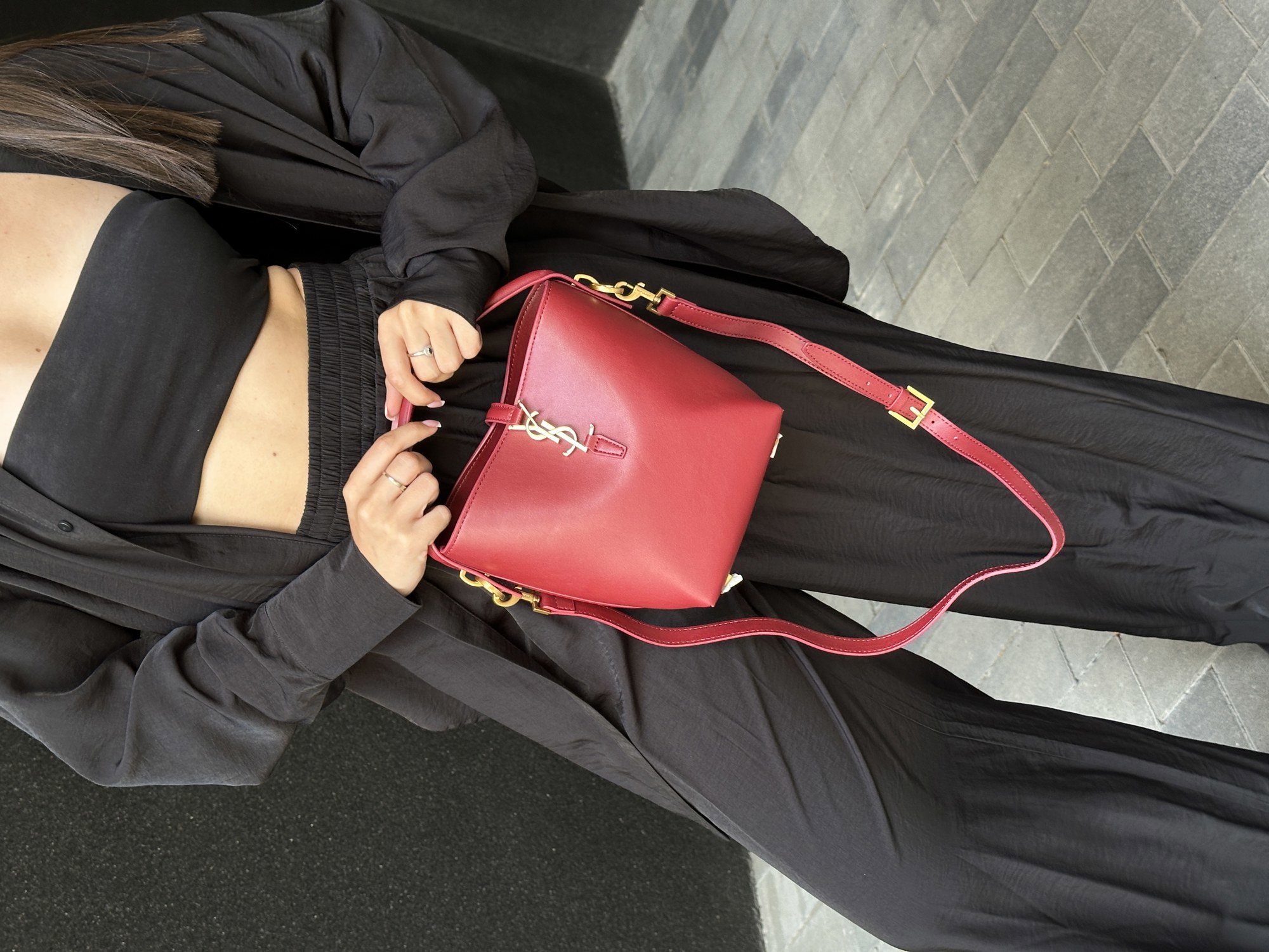 Saint Laurent Medium Le 37 Shiny Leather Bucket Bag Burgundy - 7