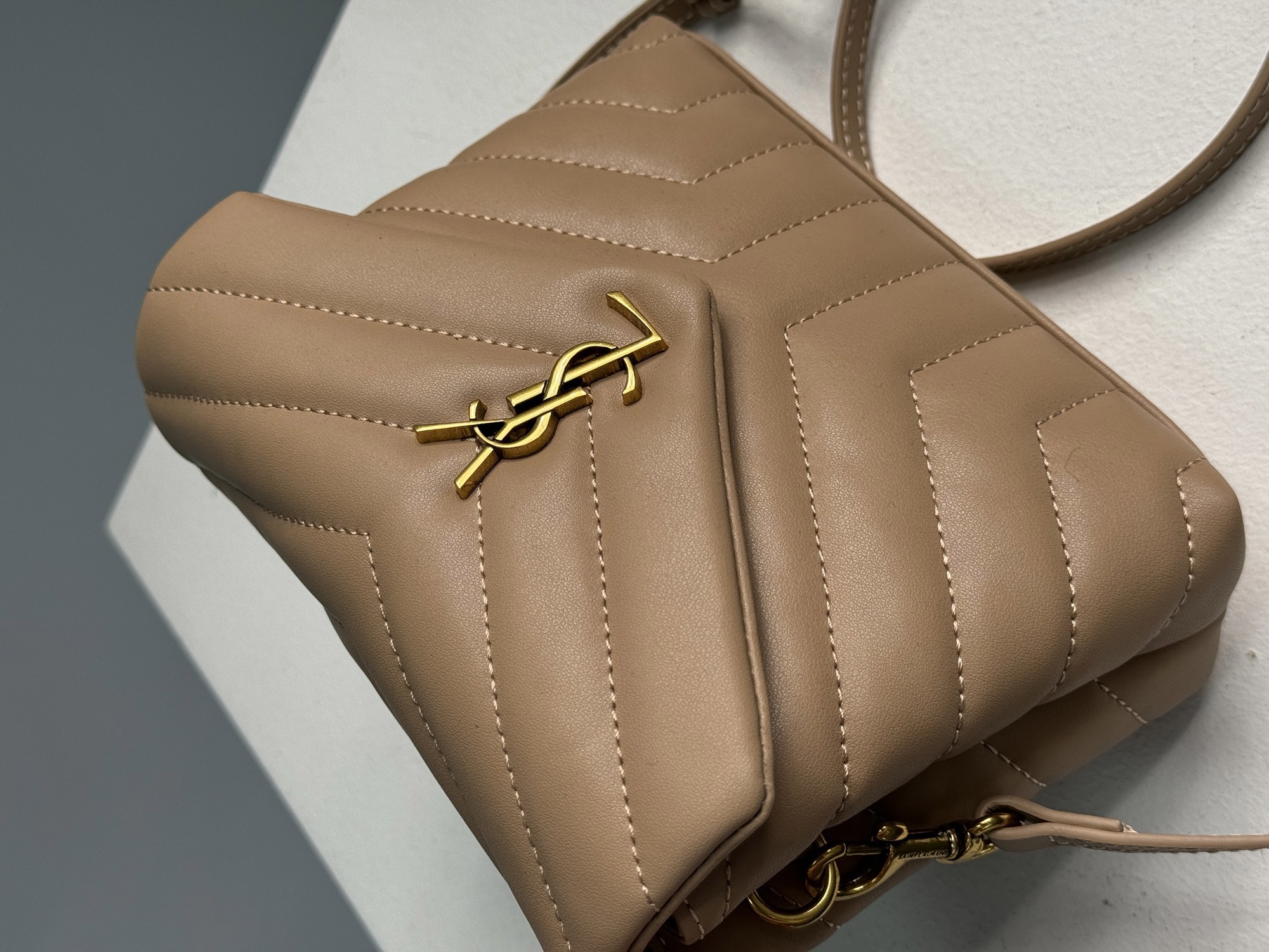 Saint Laurent Toy LouLou In Quilted Leather Beige/Gold - 15