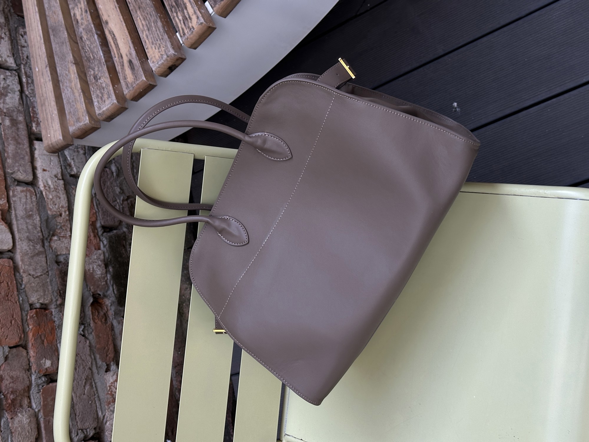 The Row Soft Margaux 39 Bag in Leather Brown Capucines (без бре - 9