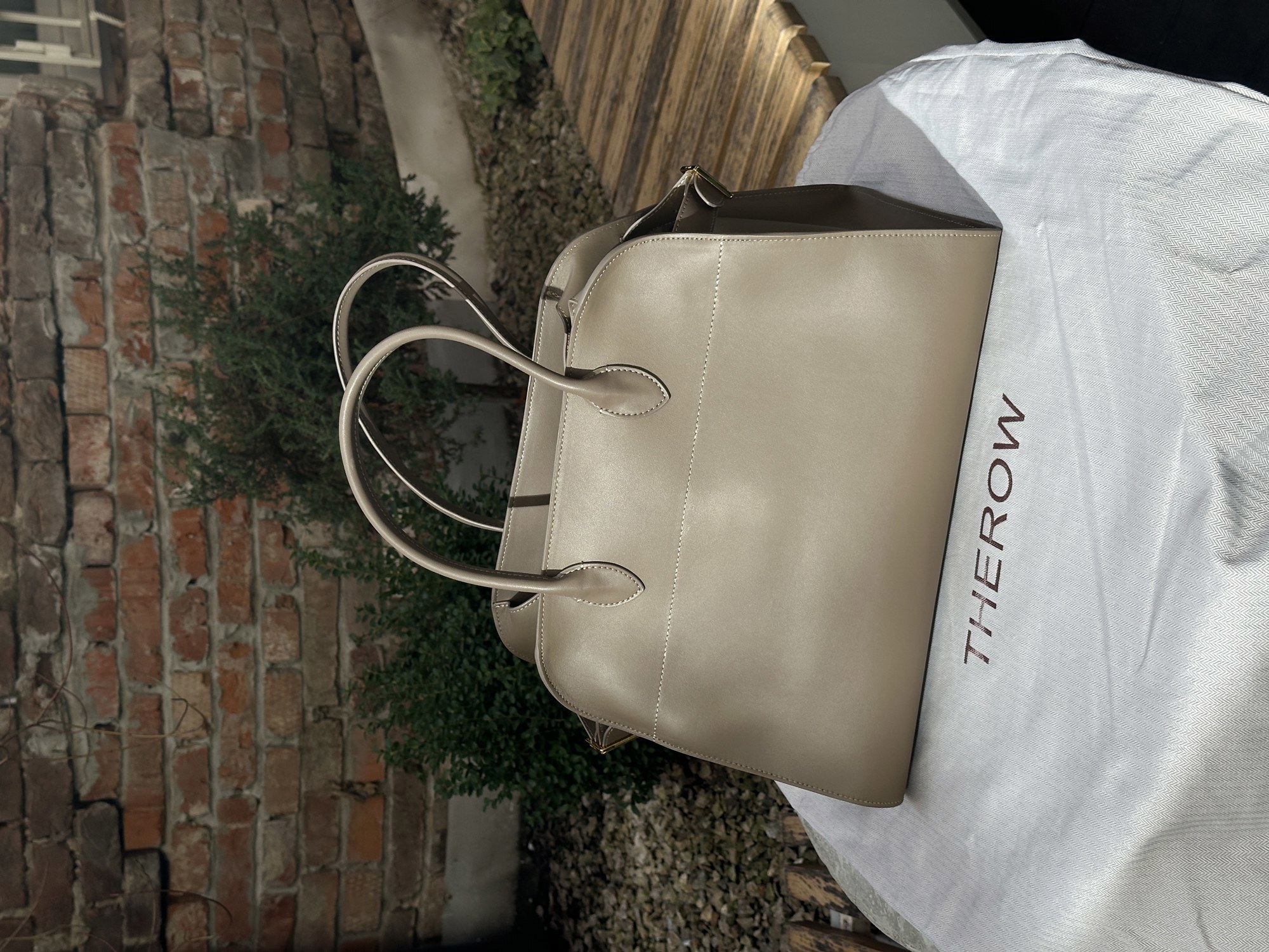 The Row Soft Margaux 39 Bag in Leather Brown Capucines (без бре - 7