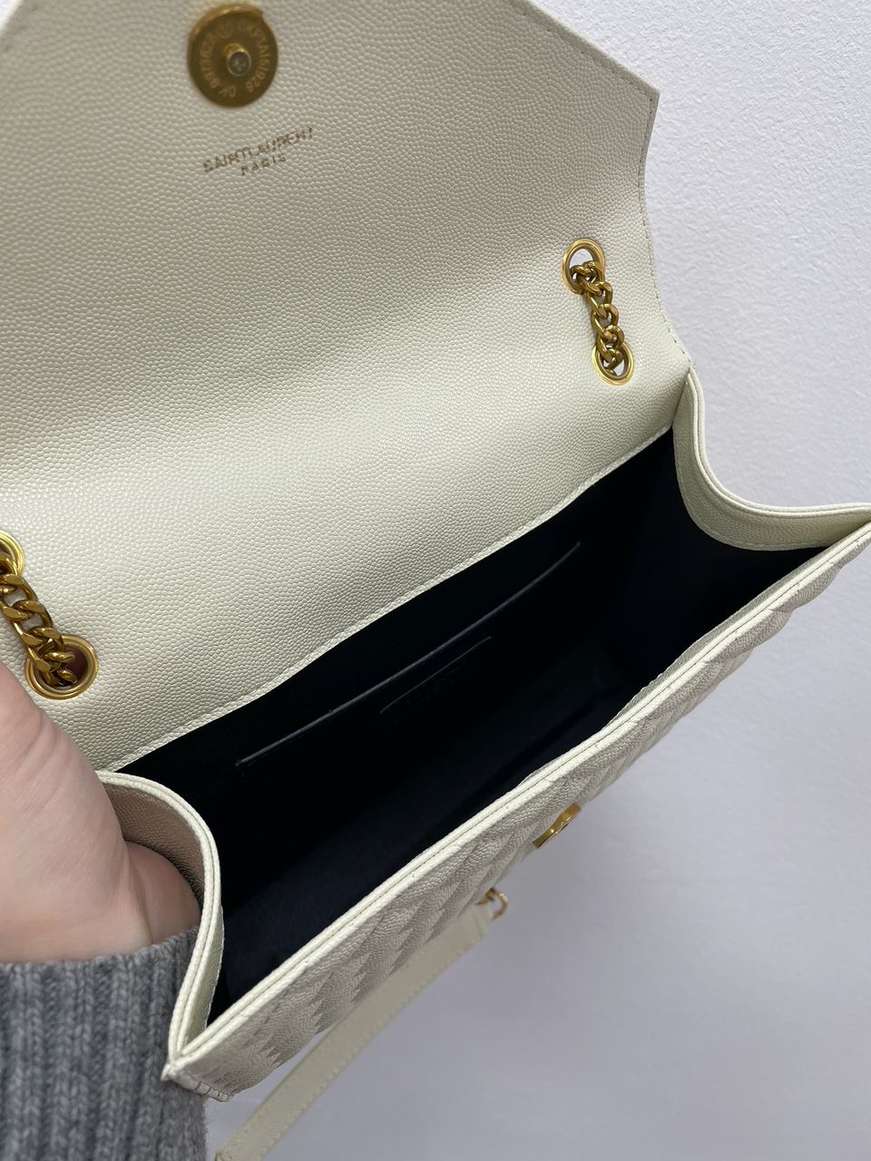 YSL Envelope Medium In Quilted Grain De Poudre Embossed Leather - 16