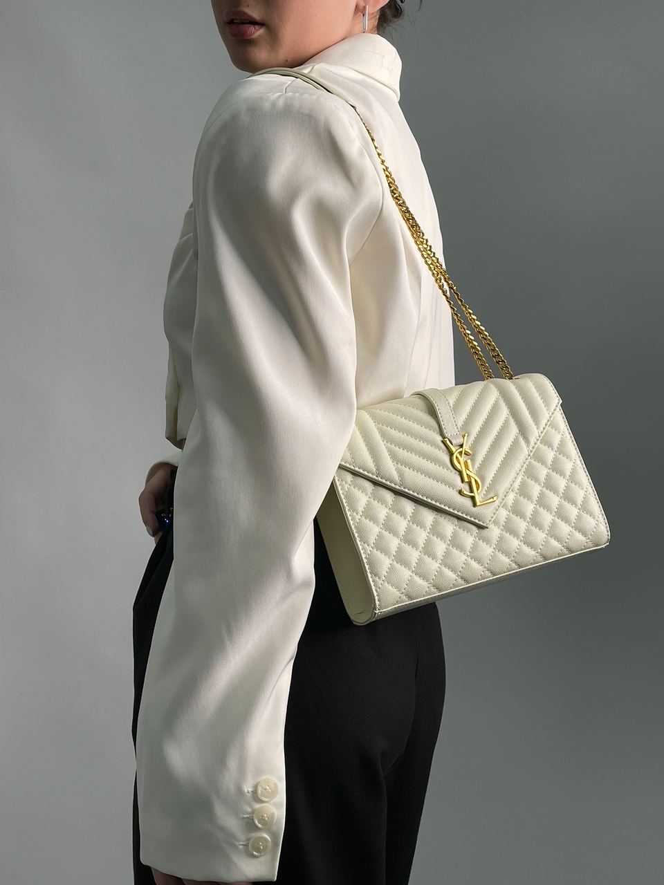 YSL Envelope Medium In Quilted Grain De Poudre Embossed Leather - 5