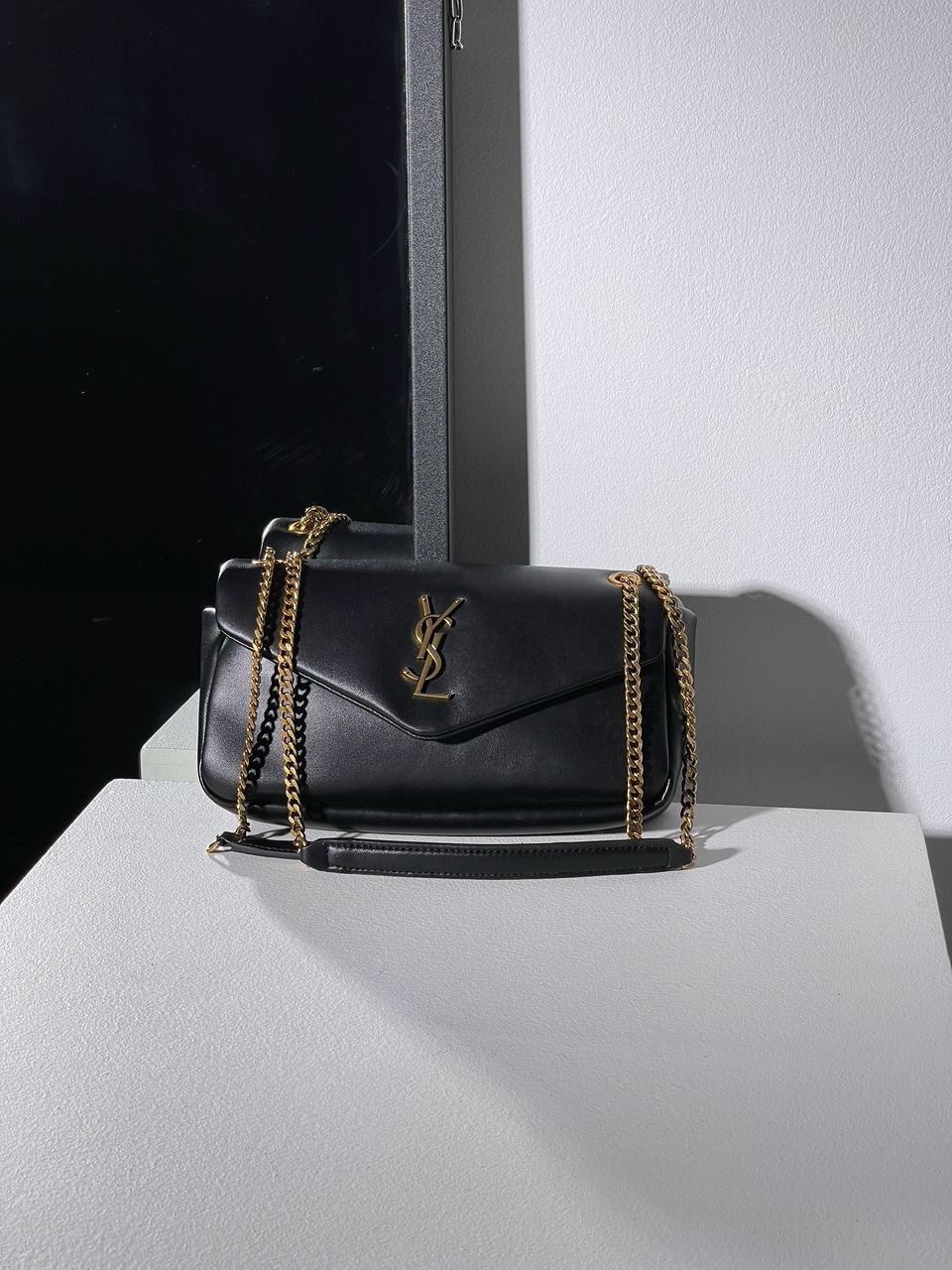 Yves Saint Laurent Calypso In Plunged Lambskin Black - 3