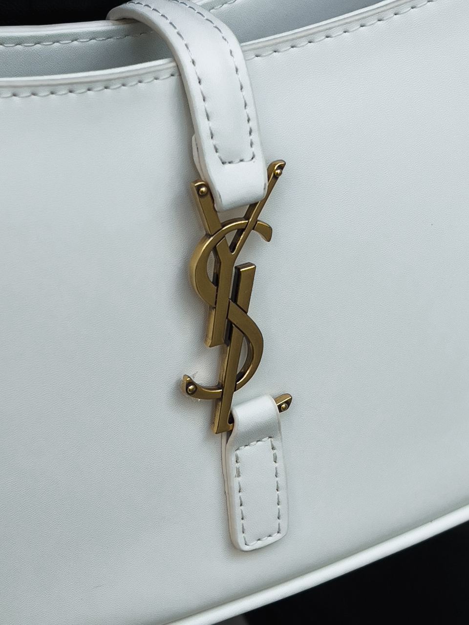 Yves Saint Laurent Hobo White - 15