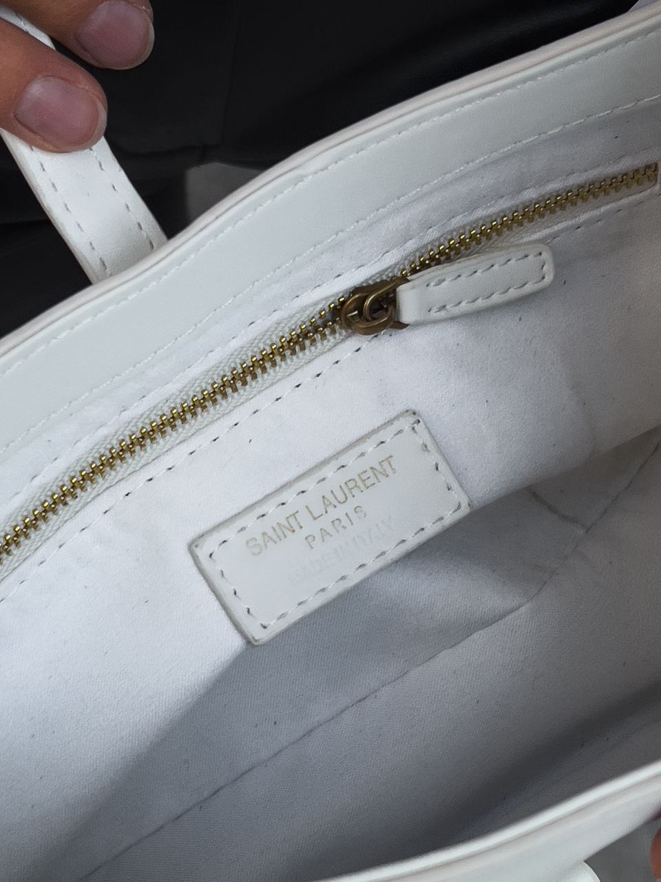 Yves Saint Laurent Hobo White - 21