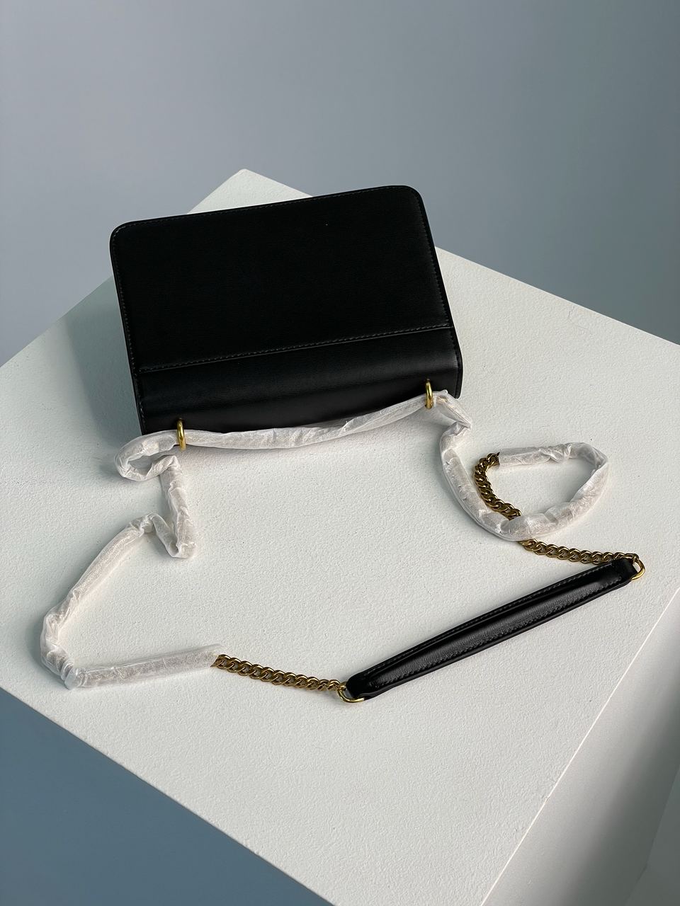 Yves Saint Laurent Medium Sunset in Smooth Leather Black/Gold - 19